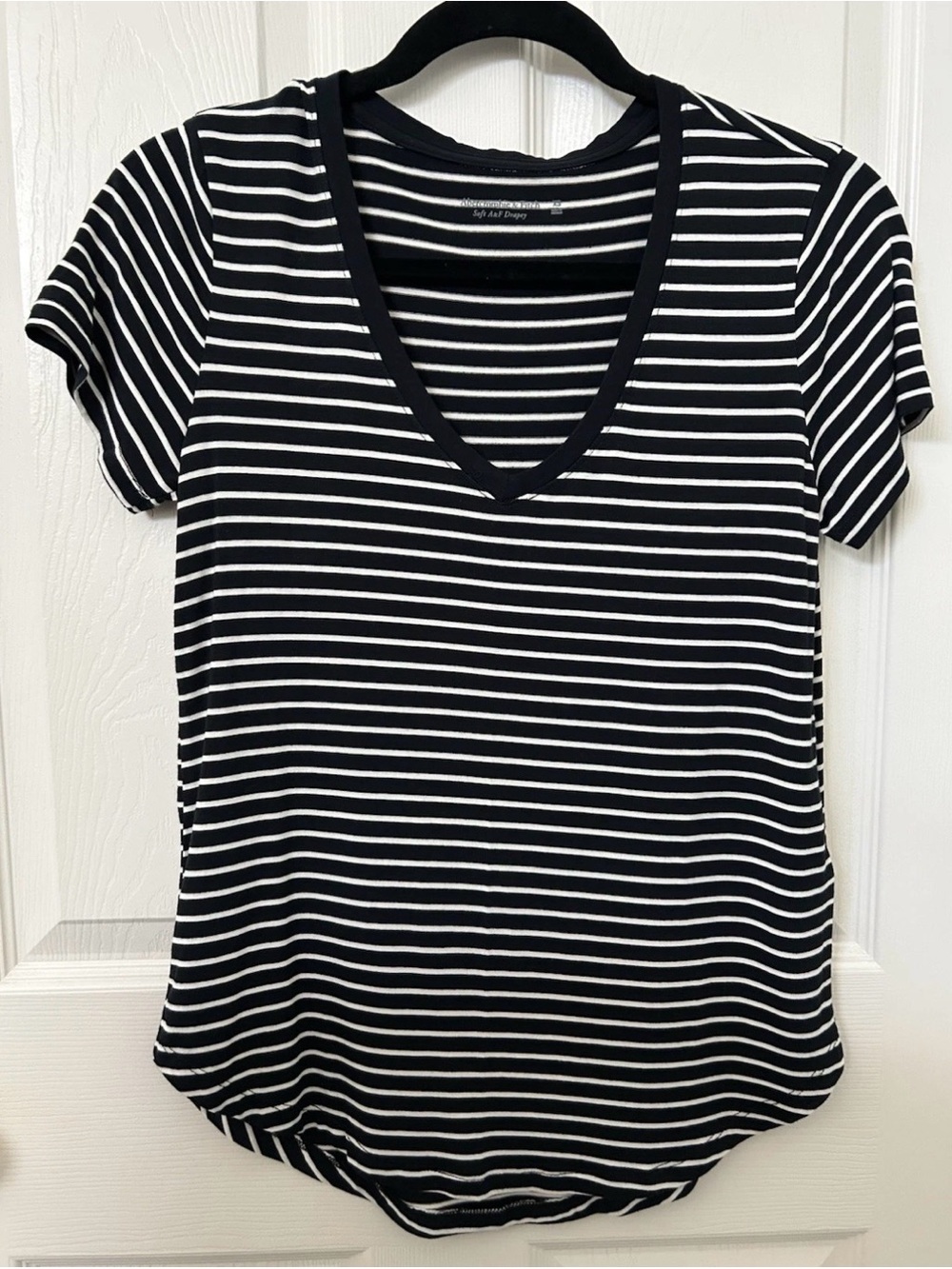 Abercrombie & Fitch Black and White Striped V-Neck Short Sleeve Tee
